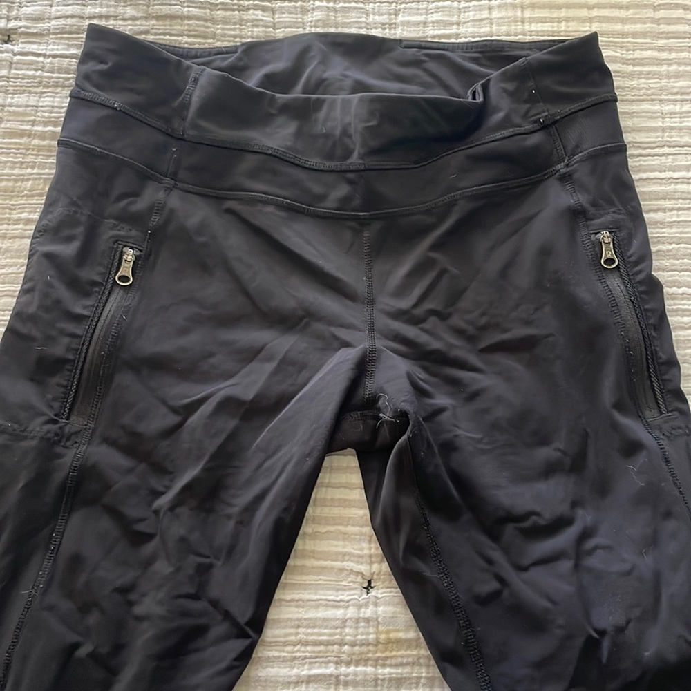 Size 10 mesh cutout lululemon winder under leggings. Great shape!